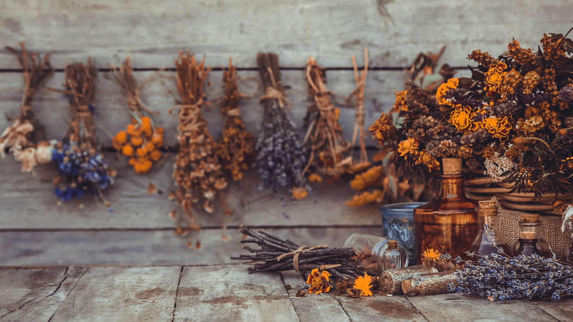 Ελληνικά αποξηραμένα βότανα και μείγματα τσαγιού